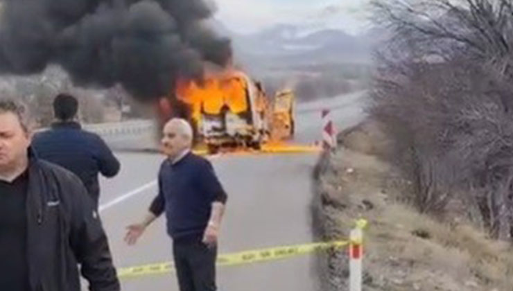 Konya’da yolcu minibüsü alev topuna döndü