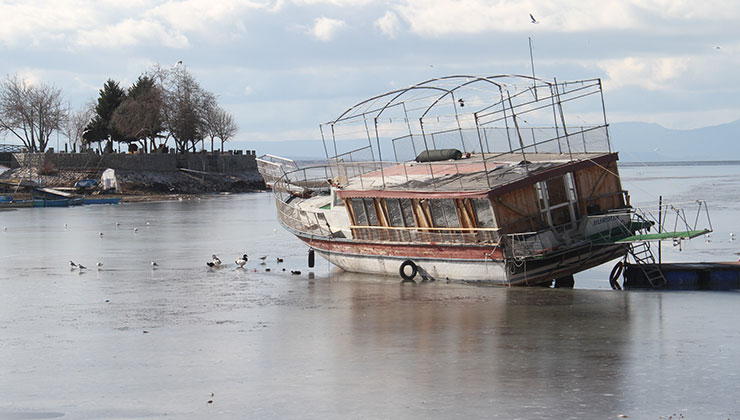 Konya’daki göl buz tuttu