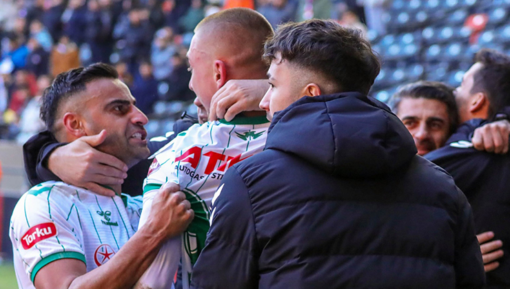 Konyasporlu Deniz Türüç’ten fedakarlık!