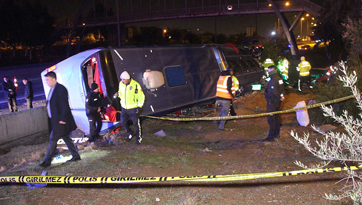 Konya’ya doğru yola çıkan otobüs  devrildi: 8 yaralı
