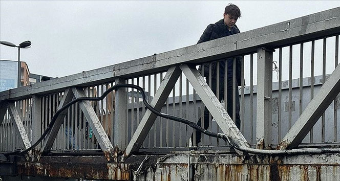 Köprüden düşen parçalar aracına zarar verdi, İBB tazmin talebini reddetti