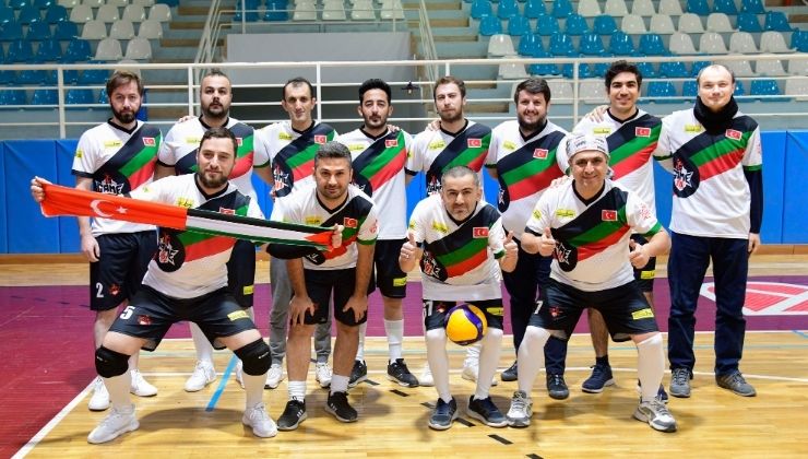 KTÜN personeli Filistin’e destek formasıyla sahadalar