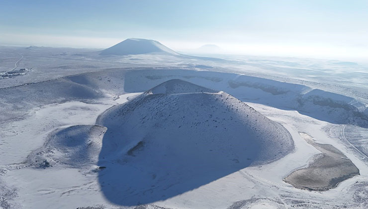 Meke Krater Gölü beyaz gelinliğini giydi