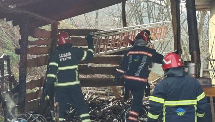 Muhtemel faciayı itfaiye önledi: Odunluktaki yangın eve sıçramadan söndürüldü