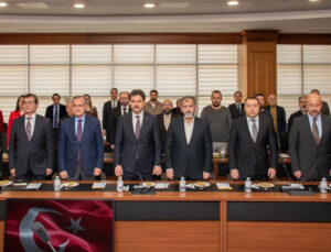 Rektör Yılmaz: 500 bin mezunumuzla çok büyük bir aile olmak istiyoruz