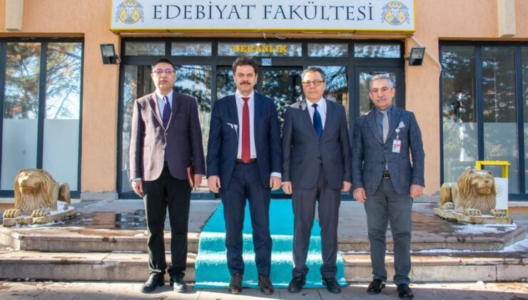 Rektör Yılmaz’dan Edebiyat Fakültesine ziyaret