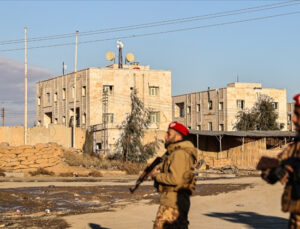 Suriye İçişleri Bakanlığı: Rakka’daki Aktan Hapishanesi’ni teslim aldık