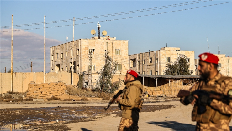 Suriye İçişleri Bakanlığı: Rakka’daki Aktan Hapishanesi’ni teslim aldık