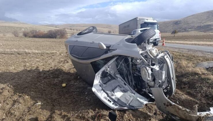 Tırla çarpışan otomobilde 5 kişi yaralandı