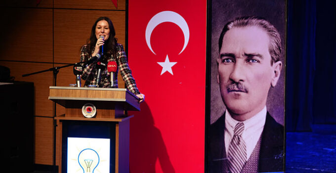 ‘Türkiye’nin sorunlarına çözüm içermeyen siyasi dilin Türkiye’de karşılığı yok’