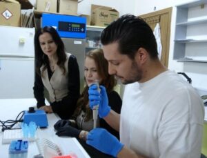 Tuz Gölü’nün dayanıklı bitkileri çorak toprakları yeniden canlandırmak için inceleniyor