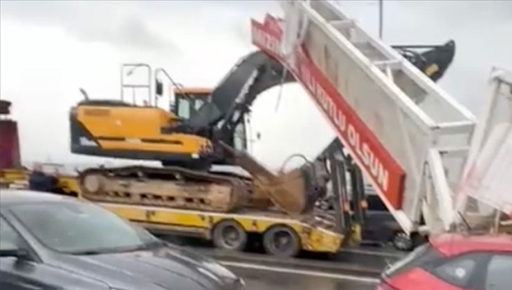 Üsküdar Harem Sahil Yolu kaza nedeniyle trafiğe kapandı