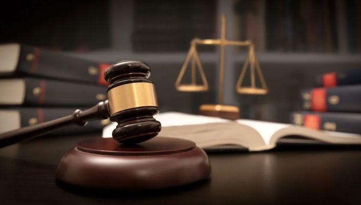 Yenidoğan bebeği çöp konteynerinin yanına bırakan sanıklara 21’er yıla kadar hapis istemi