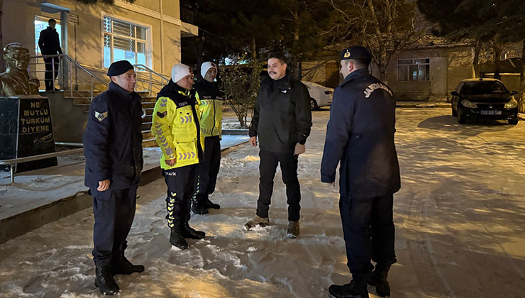 Yunak Kaymakamı Taşavlı yılbaşı denetimine katıldı