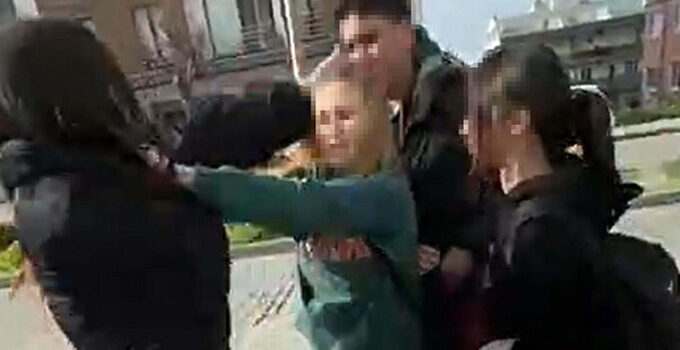 14 yaşındaki kız öğrencinin yaşıtı tarafından darbedildiği iddiası