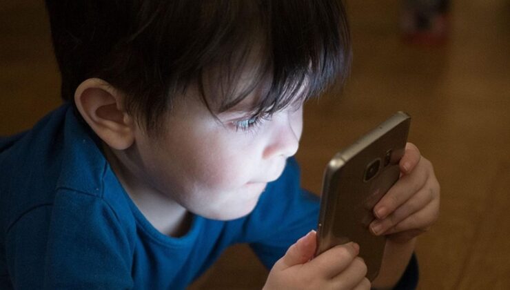 Aile ve Sosyal Hizmetler Bakanlığından ebeveynlere dijital uygulamalar için “ekran süresi” uyarısı
