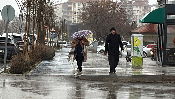 Aksaray’da rüzgar ve şiddetli yağmur etkili oluyor
