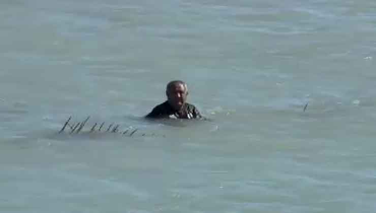 Antalya’da baskı yapıldığı ileri süren belediye işçisi Boğaçayı’na atladı