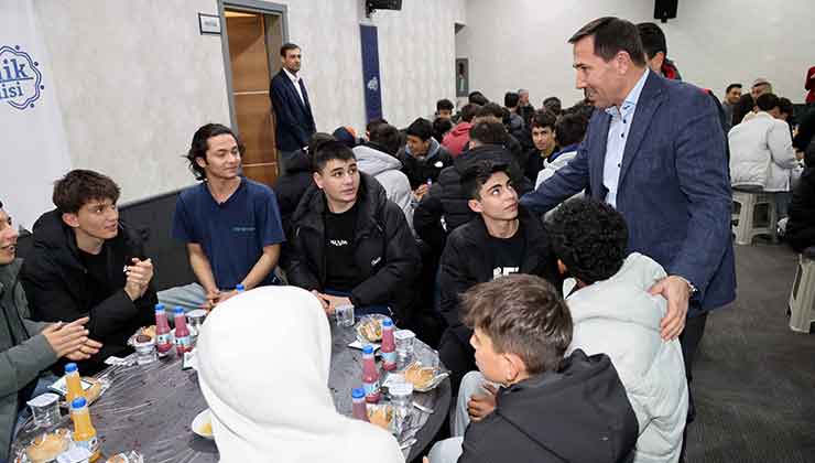 Başkan Kılca gençlerle iftar sofrasında buluştu
