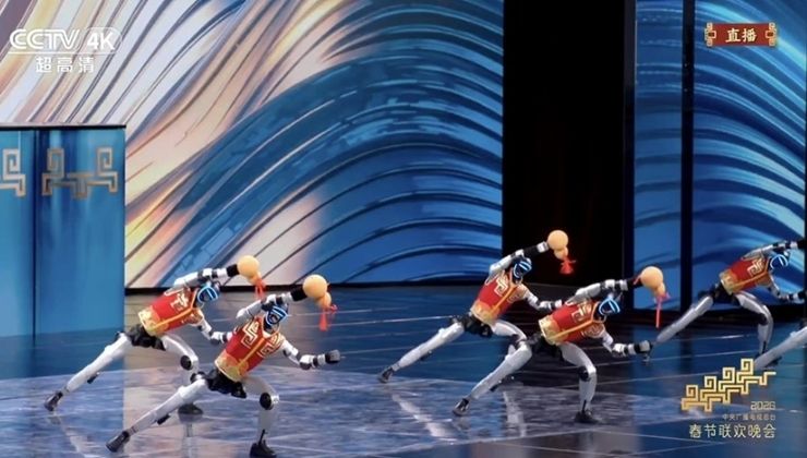 Çin’de insansı robotlar, Bahar Bayramı galasında kungfu gösterisi yaptı