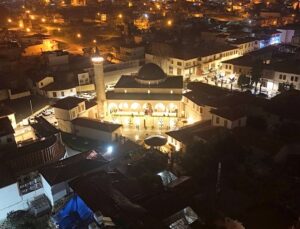 Depremin ardından Habibi Necar Camii’nde ilk teravihi kılındı
