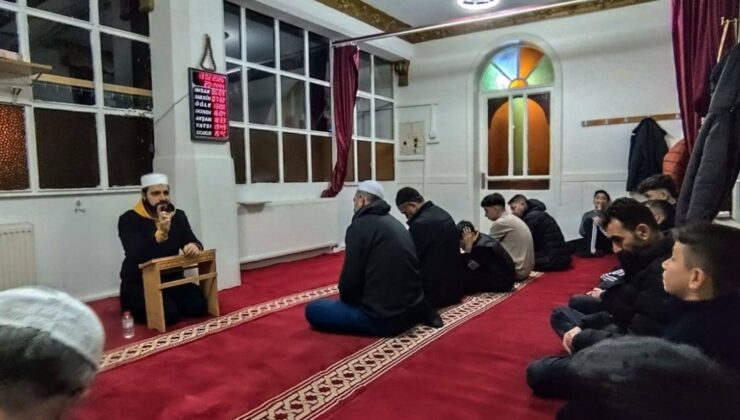 Güneysınırlı gençli camide buluşuyor