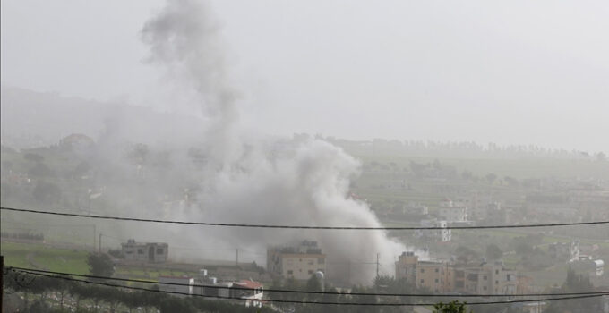 İsrail basını: Ordu, Lübnan-Suriye sınırındaki bölgelere kimyasal madde püskürtüyor