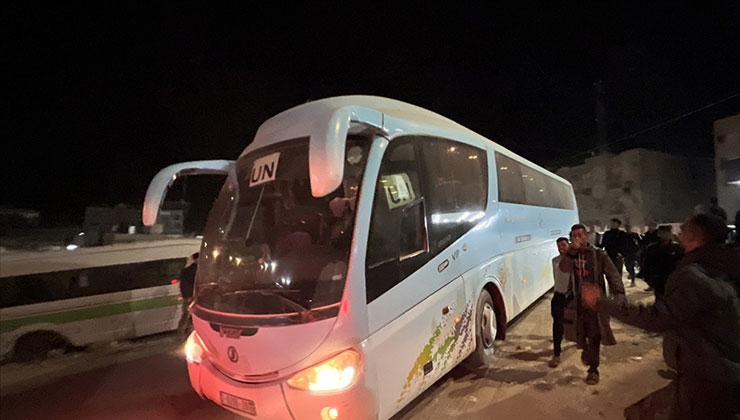 İsrail, Gazze’ye dönüşü engellemek için “para teklifi ve tehditlere” başvuruyor