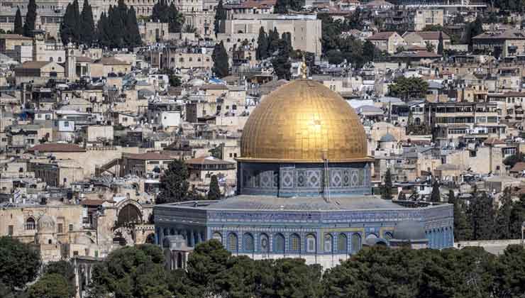İsrail, İran’a saldırılarıyla eş zamanlı Mescid-i Aksa’yı kapattı