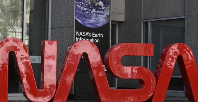 NASA astronotların akıllı telefon kullanmasına izin verecek