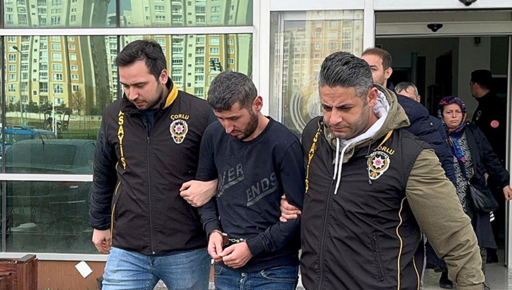Kendisini 5 bıçak darbesiyle ağır yaralayıp, yanındaki erkeği öldüren eşinden şikayetçi olmadı
