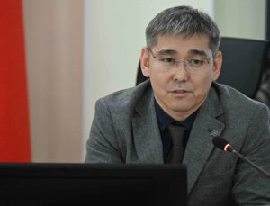 Kırgızistan Sağlık Bakanlığına Türkiye mezunu Damirbek Osmonov atandı