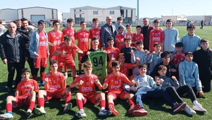 Konya Kara Kartallar, üçüncülük kupasını kaldırdı