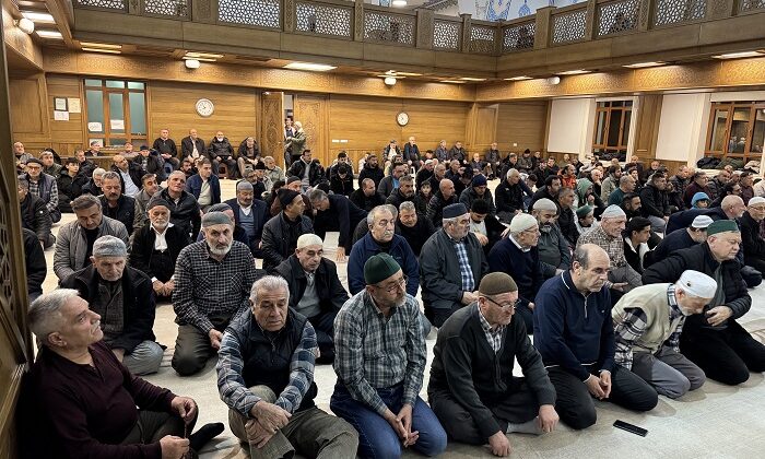 Konya Kulu’da ilk teravih namazında camiler doldu