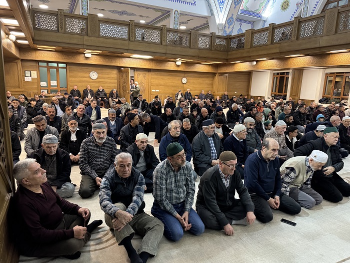 Konya Kulu’da ilk teravih namazında camiler doldu