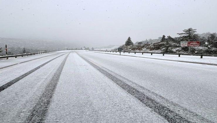 Konya yolunda kar yağışı etkili oluyor