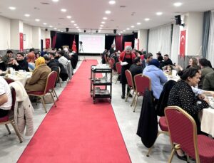 Konya’da devlet desteğiyle evlenen gençler akşam yemeğinde buluştu