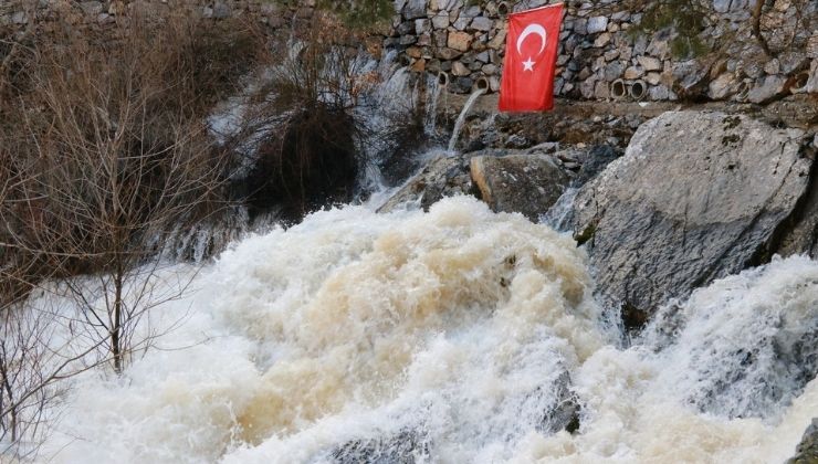 Konya’da eriyen kar suları Göksu Nehri’ni coşturdu