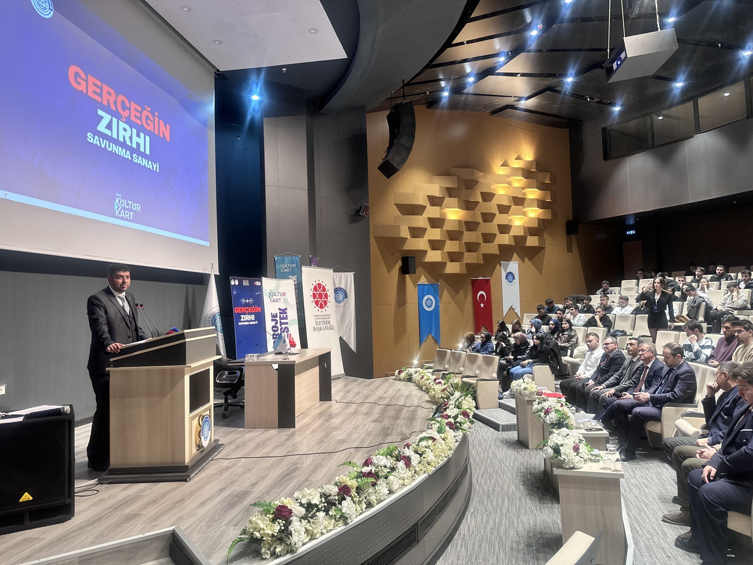 Konya’da “Gerçeğin Zırhı: Savunma Sanayi” konferansı düzenlendi