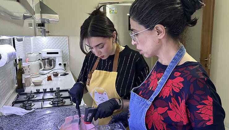 Konya’da iki kadın hobilerini kazanca dönüştürdü