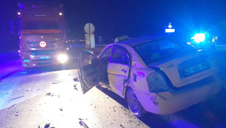 Konya’da kaza: Tır ile ticari taksi çarpıştı 1 yaralı