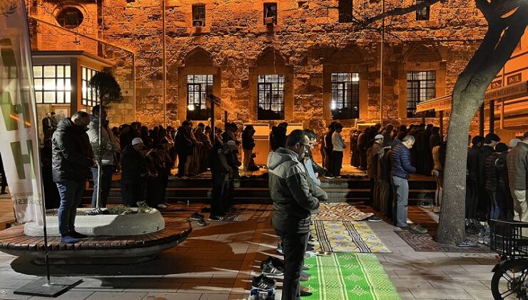 Konya’da Ramazan ayının ilk teravih namazı kılındı