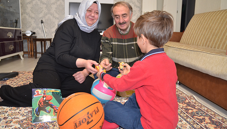 Konya’da sevgi seli: Depremzede küçük Mikail’in de “koruyucusu” oldular