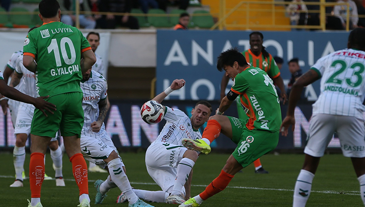 Konyaspor ateşle oynuyor! Fark 2’ye düştü