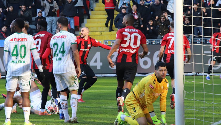 Konyaspor deplasmanda kalesini kapatamıyor