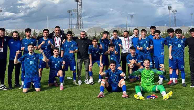 Selçuklu Belediyespor liderliğini korudu