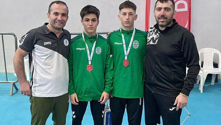 Selçuklu Belediyesporlu 2 güreşçi, Türkiye ikincisi oldu