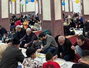 Selçuklu Merkez Camii’nde gönüller aynı sofrada buluştu
