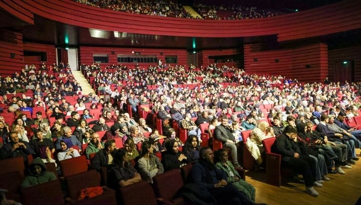 Selçuklu’da “Genç Paldır Güldür Şov” sanatseverlerden tam not aldı