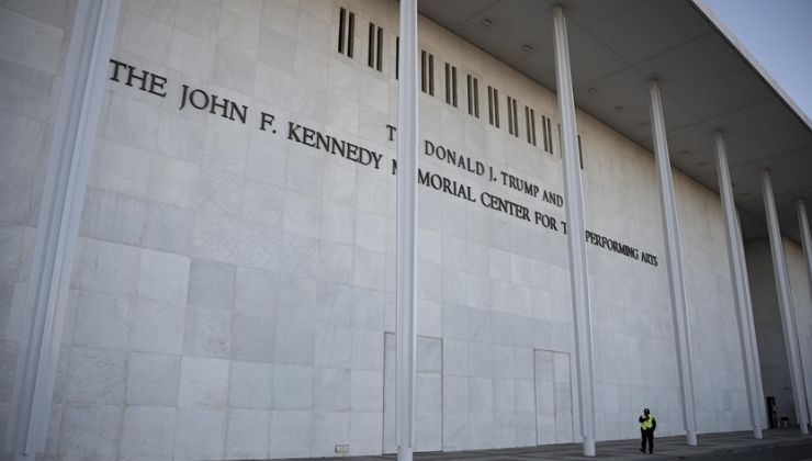 Trump, kendi adını verdiği Kennedy Center’ın tadilat nedeniyle 2 yıl süreyle kapatılacağını açıkladı